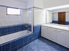 Great 2 bedroom Carvoeiro villa heated pool AC short walk to beach